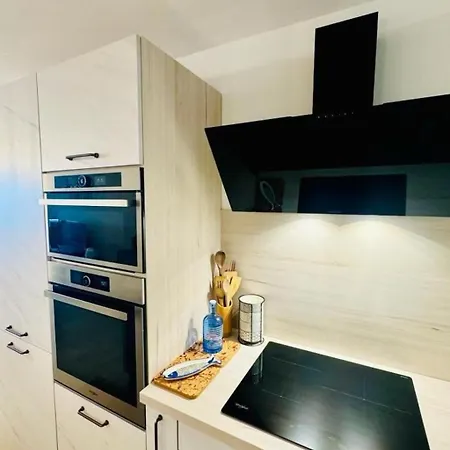 Apartment Wunderschoene Renovierte Mit Vollem Meerb By Interhome Sète